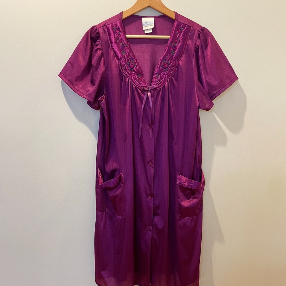 Vintage 80s Deadstock/Oldstock Amethyst Quilted House Coat W/Moon Glow Buttons View 2